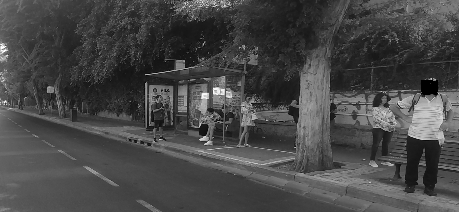 מצב קיים: תחנות חסרות סימון חזותי המשייך אותן למרכז התחבורה